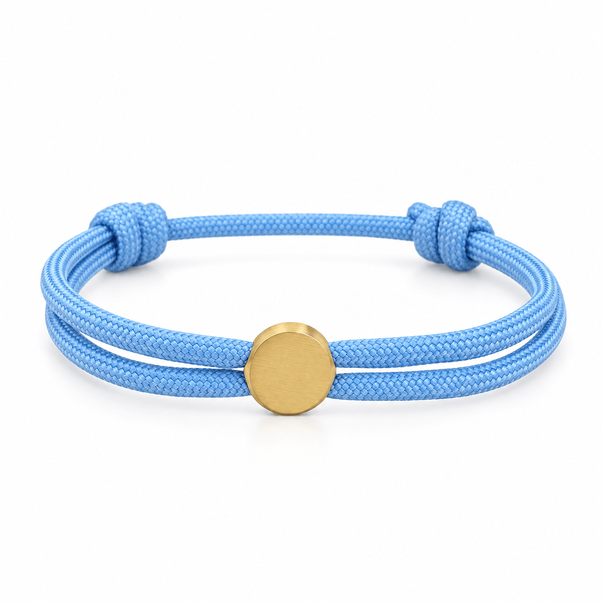 Bracelet Marsin Bleu clair et or, cordon ajustable et pastille ronde, posé de face sur fond blanc