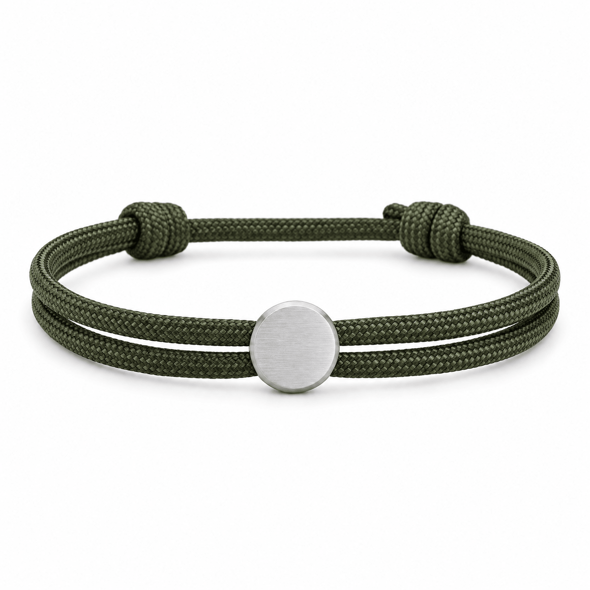 Bracelet Marsin Kaki et argent, cordon ajustable et pastille ronde, posé de face sur fond blanc