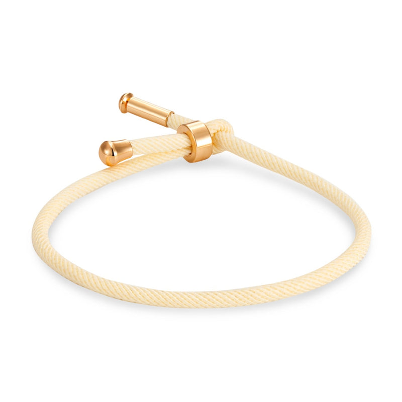 Bracelet cordon crème minimaliste avec détails en titane plaqué or modèle Frémi.