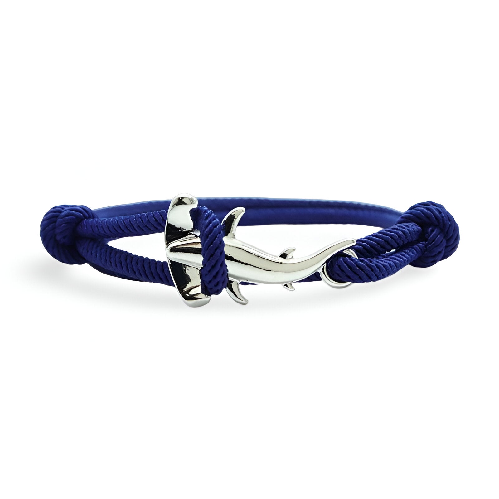 Bracelet cordon bleu marine avec charm en métal argenté requin marteau, fermoir crochet élégant.