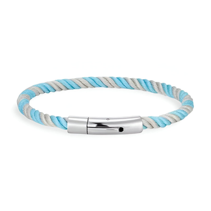 Bracelet cordon tressé bleu et blanc avec fermoir argenté lisse et brillant.