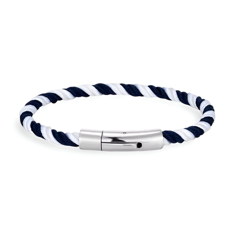 Bracelet cordon tressé bleu et blanc avec fermoir métallique argenté lisse et sécurisé.