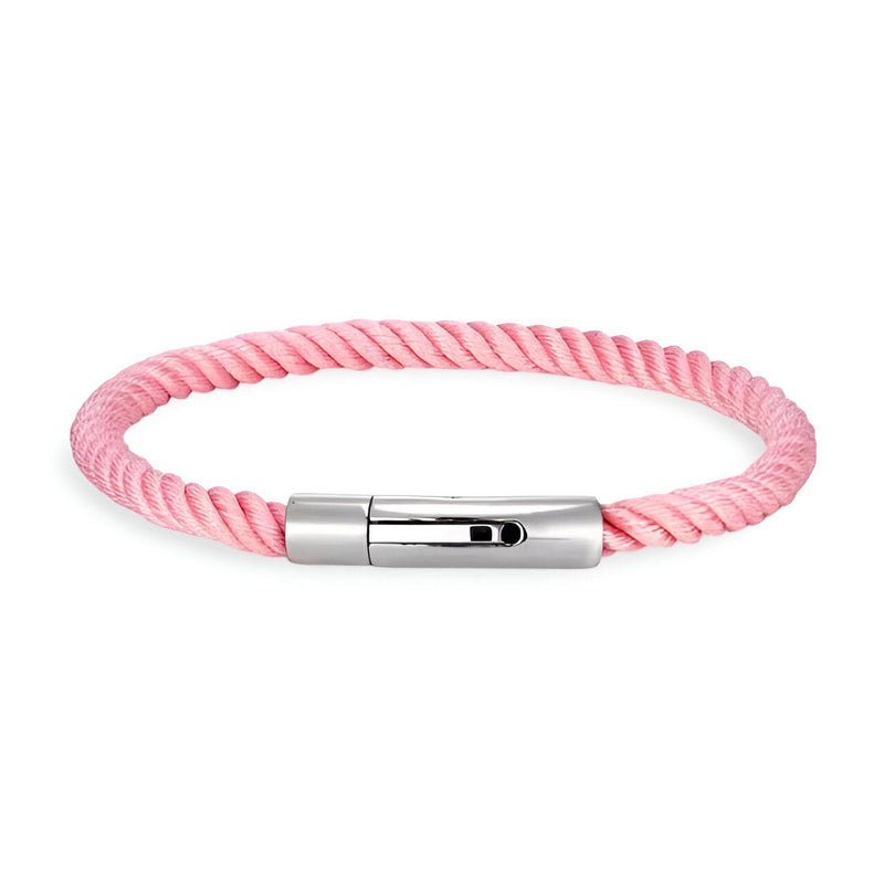Bracelet cordon rose torsadé avec fermoir métallique brillant, style mixte élégant.