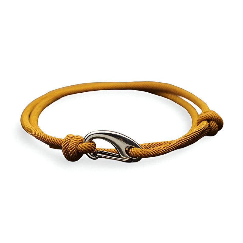 Bracelet homme cordon jaune moutarde avec fermoir mousqueton en métal argenté.