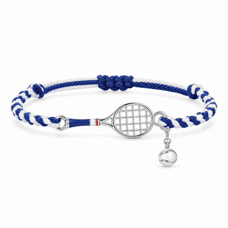 Bracelet Roland Bleu, charm tennis en acier inoxydable, posé de face sur fond blanc