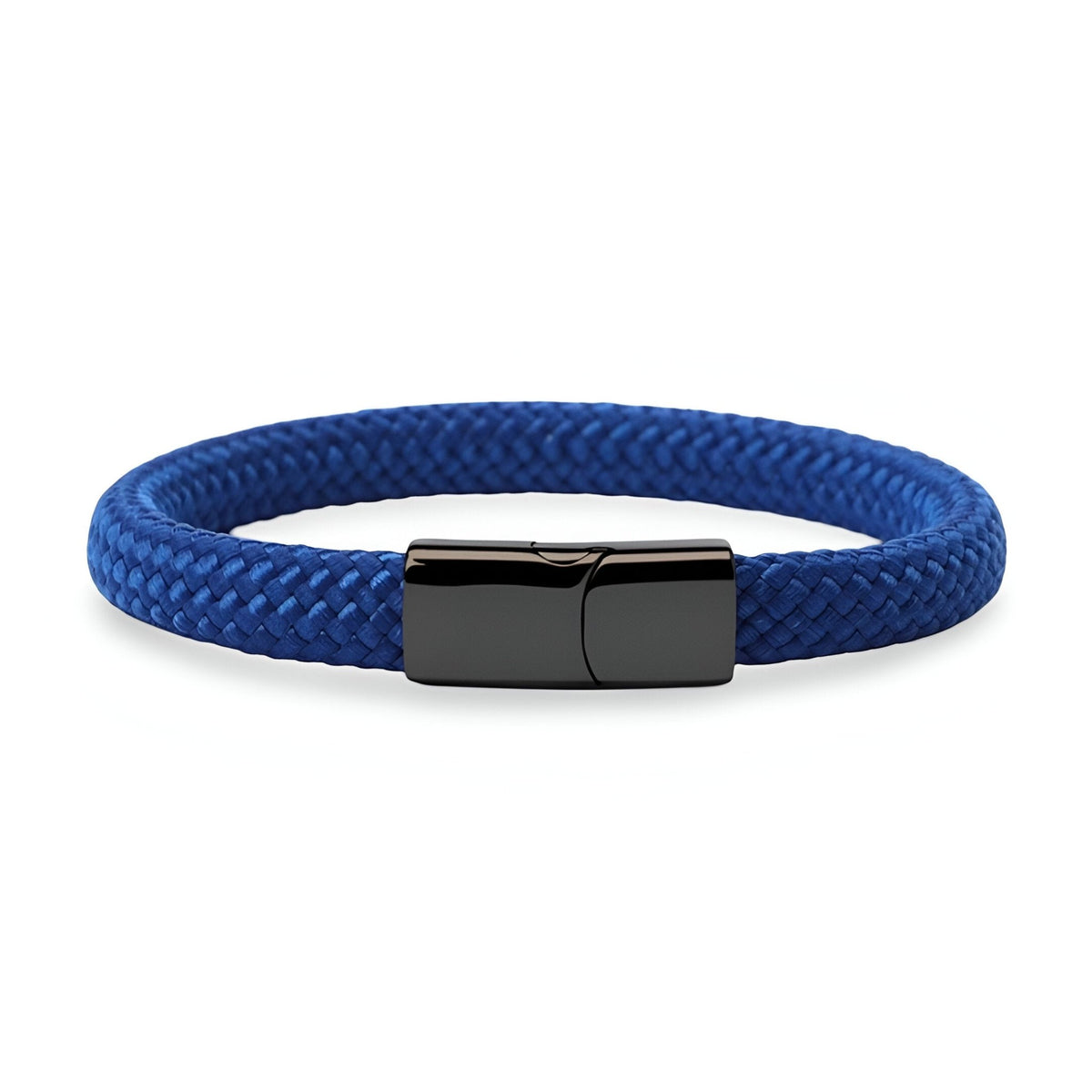 Bracelet cordon bleu en corde de bateau tressée avec fermoir en acier inoxydable noir brillant.