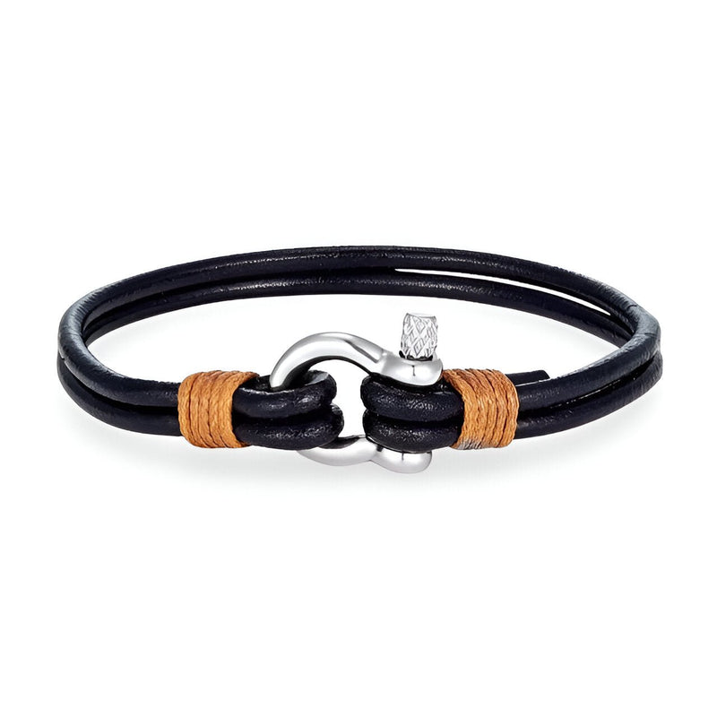 Bracelet cordon noir en cuir avec gros mousqueton en acier inoxydable et coutures marron clair.