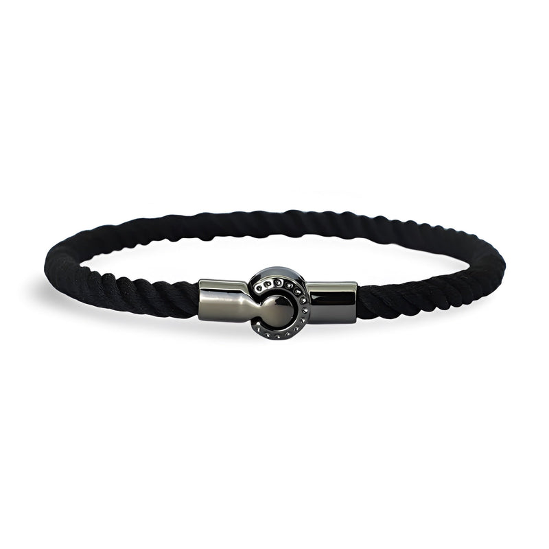 Bracelet cordon noir pour homme avec fermoir magnétique argenté gravé modèle Domi.