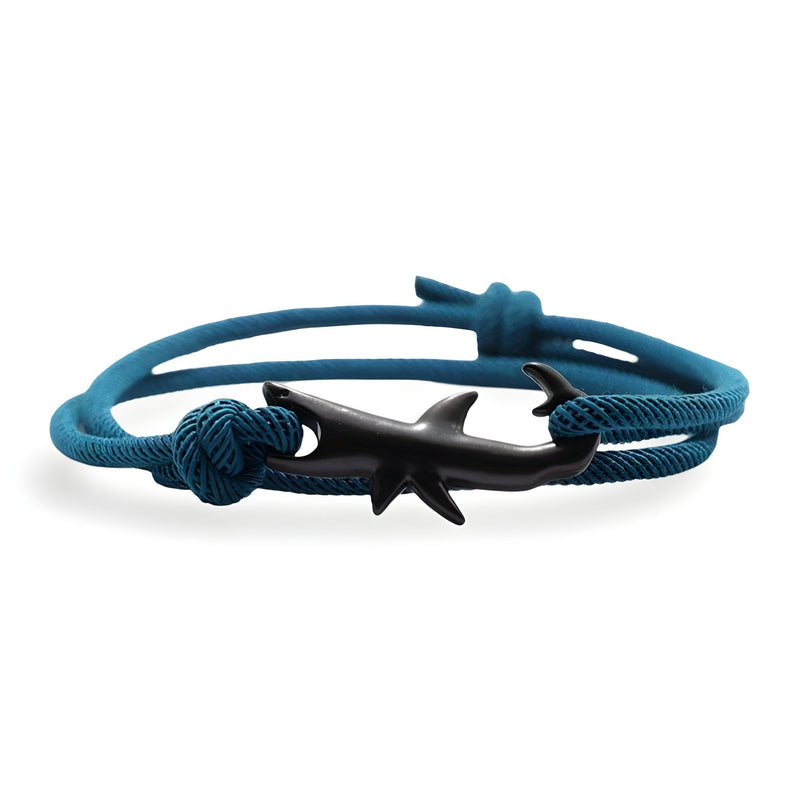Bracelet cordon bleu turquoise avec motif requin noir en métal et nœuds décoratifs.