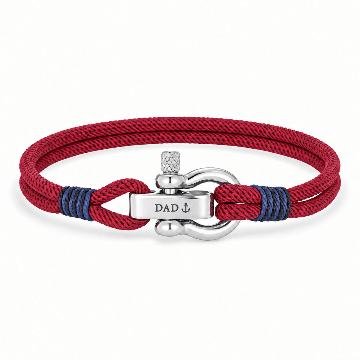 Bracelet Kenny Bordeaux, manille en acier inoxydable personnalisée DAD ⚓, posé de face sur fond blanc