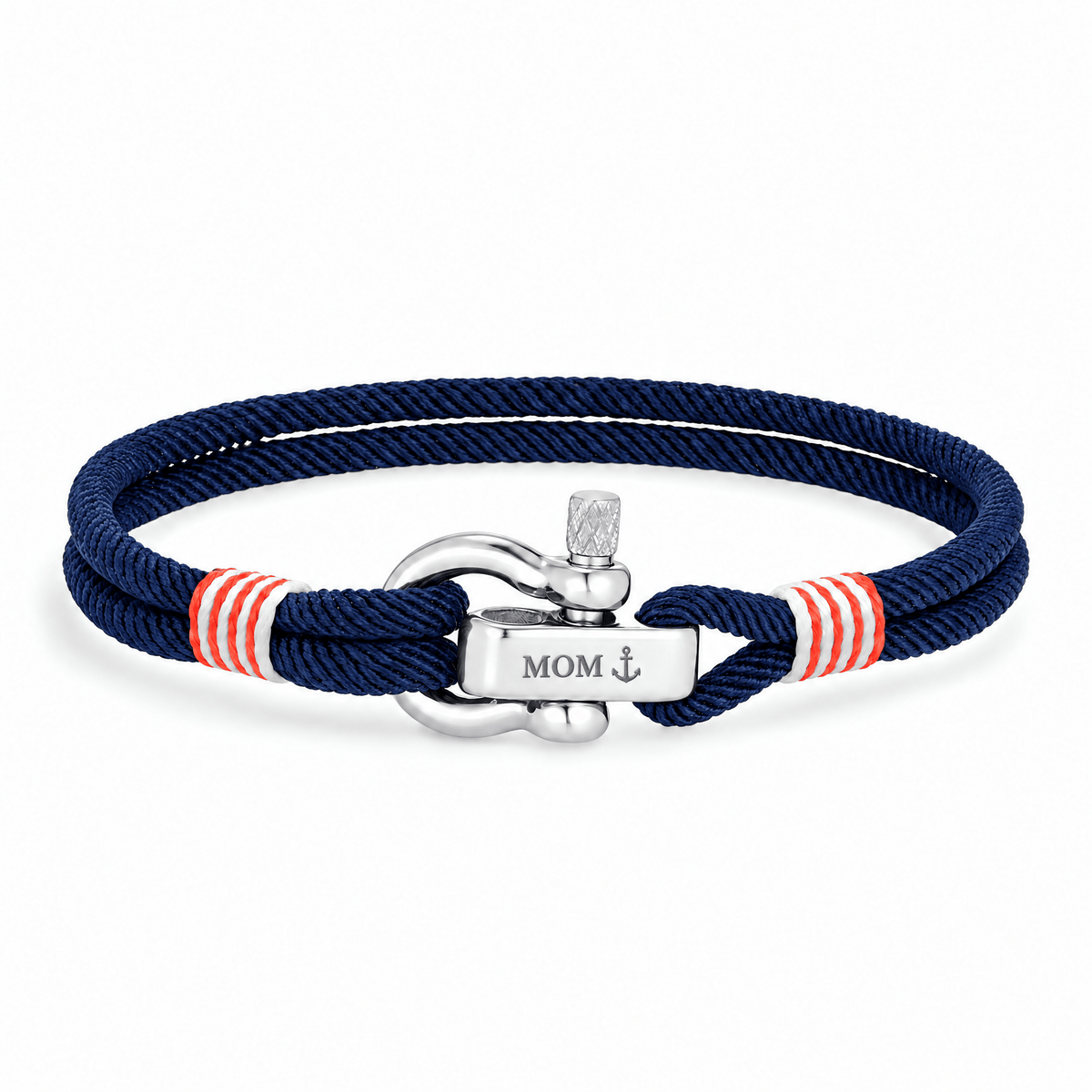 Bracelet Kenny Bleu marine, manille en acier inoxydable personnalisée MOM ⚓, posé de face sur fond blanc