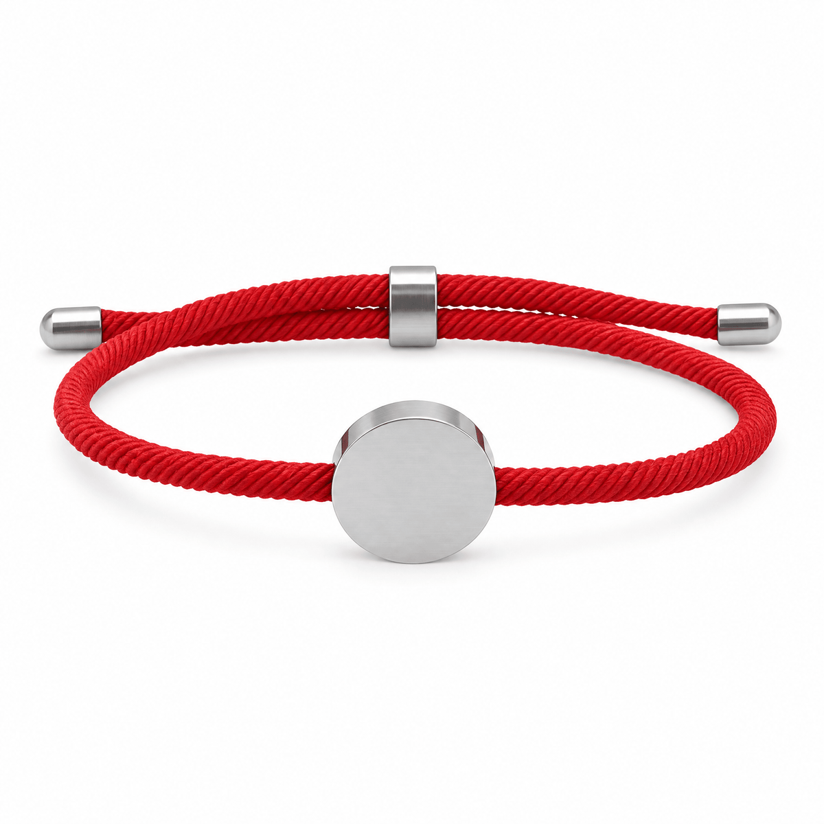 Bracelet Dax Argent / Rouge, cordon ajustable et médaillon rond, posé de face sur fond blanc