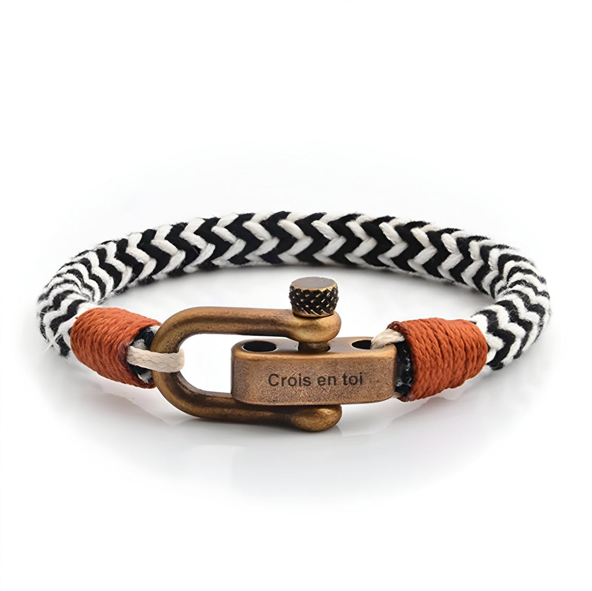 Bracelet cordon noir et blanc à mousqueton ancien en métal gravé "Crois en toi" avec fils orange.