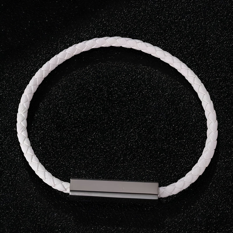 Bracelet cordon blanc tressé avec plaque personnalisable en métal argenté.