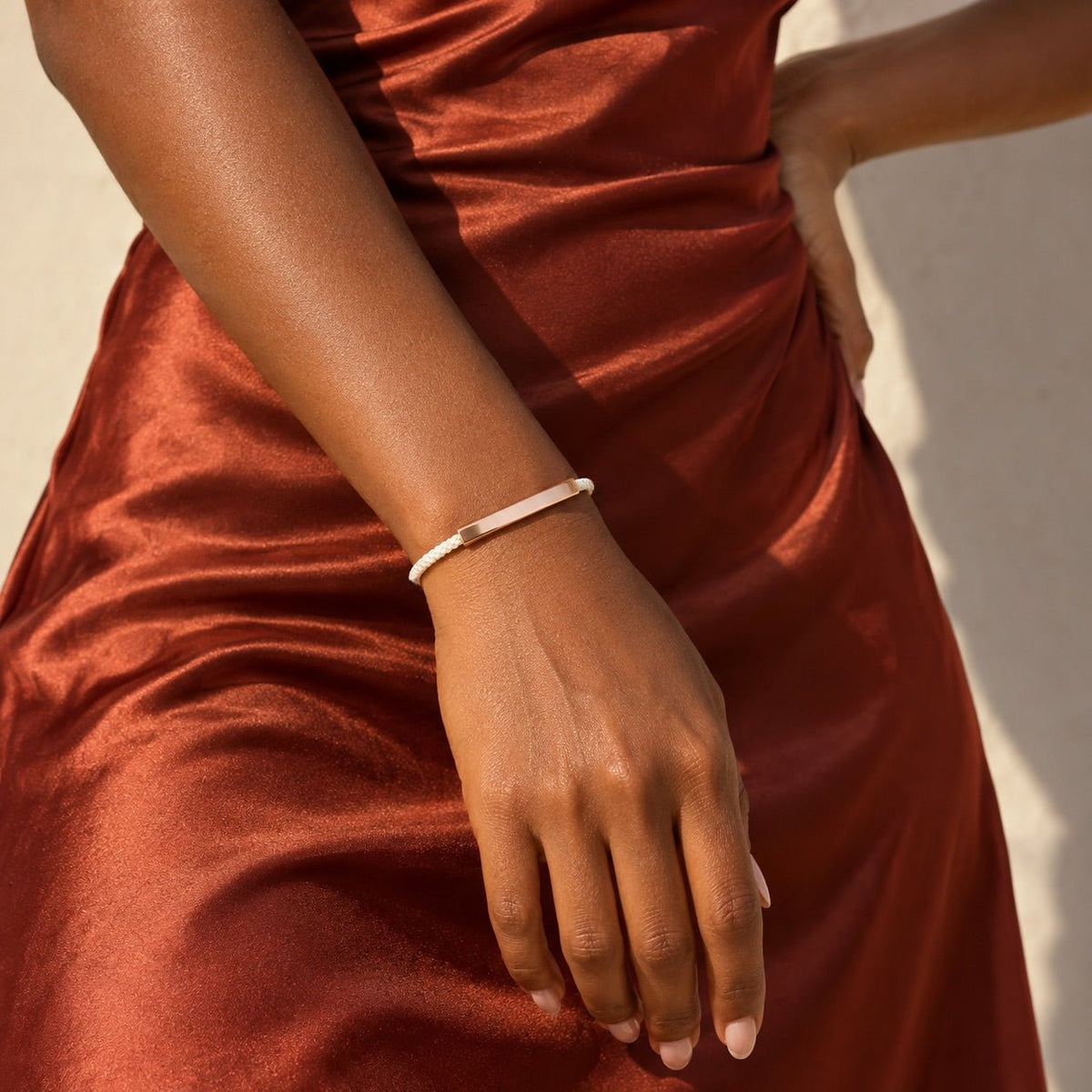 Προσωποποιημένο βραχιόλι με κορδόνι, μακριά πλάκα από ανοξείδωτο ατσάλι, ρυθμιζόμενο, μοντέλο Doums