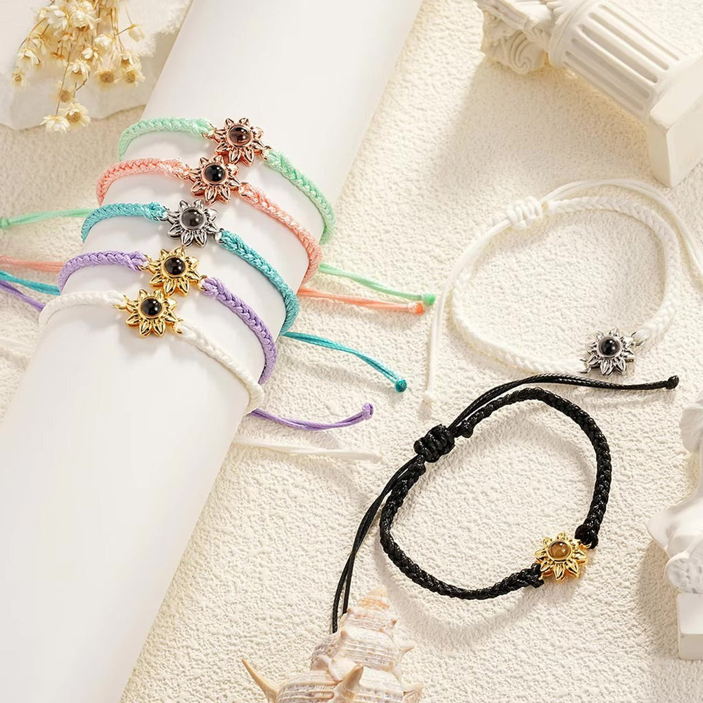 Bracelet cordon photo personnalisé, charm tournesol, modèle Xiomara - La Boutique du Bracelet