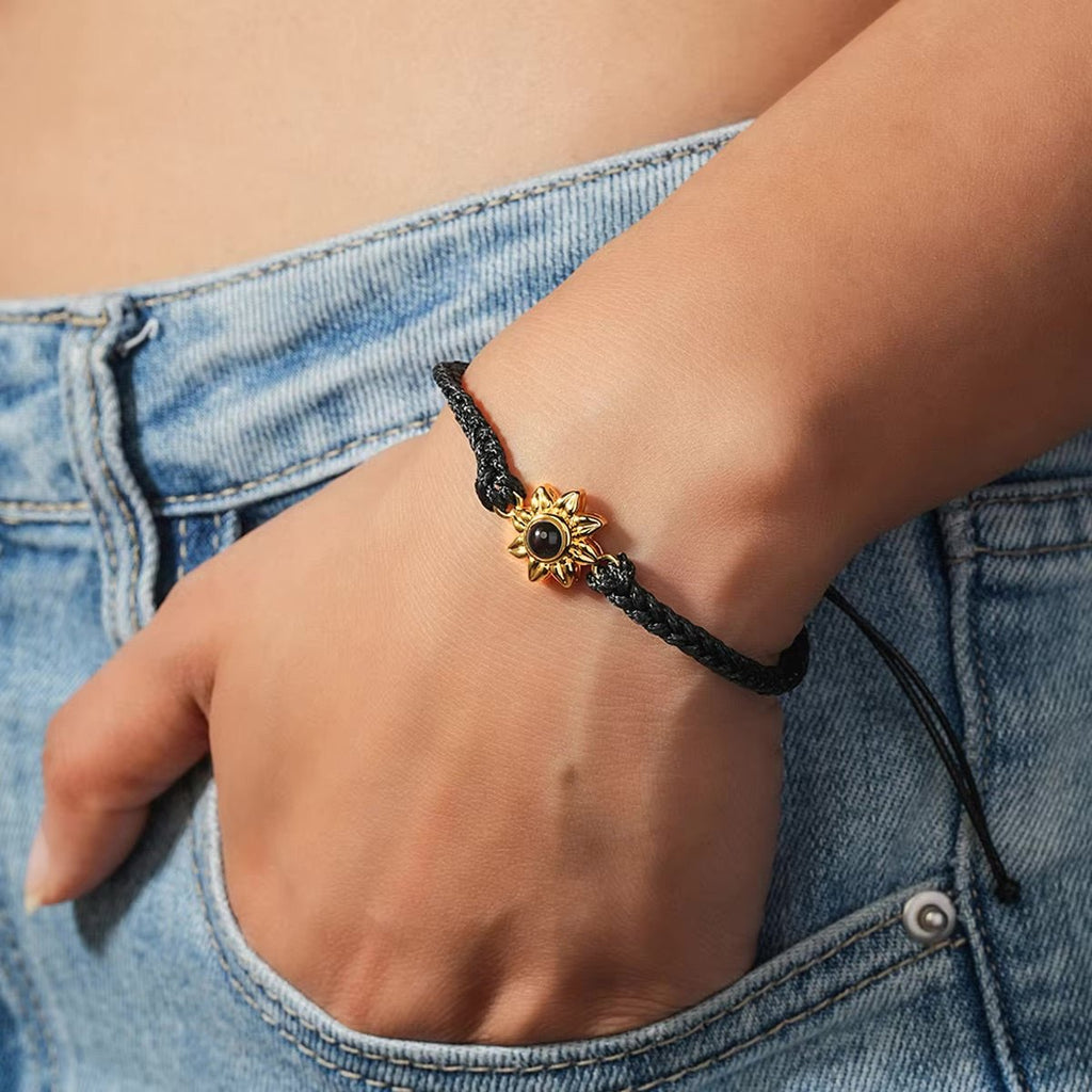 Bracelet cordon photo personnalisé, charm tournesol, modèle Xiomara - La Boutique du Bracelet
