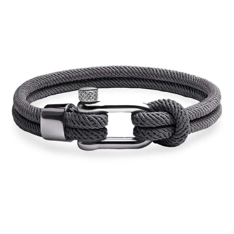 Bracelet cordon gris pour homme avec mousqueton argenté et nœuds décoratifs.
