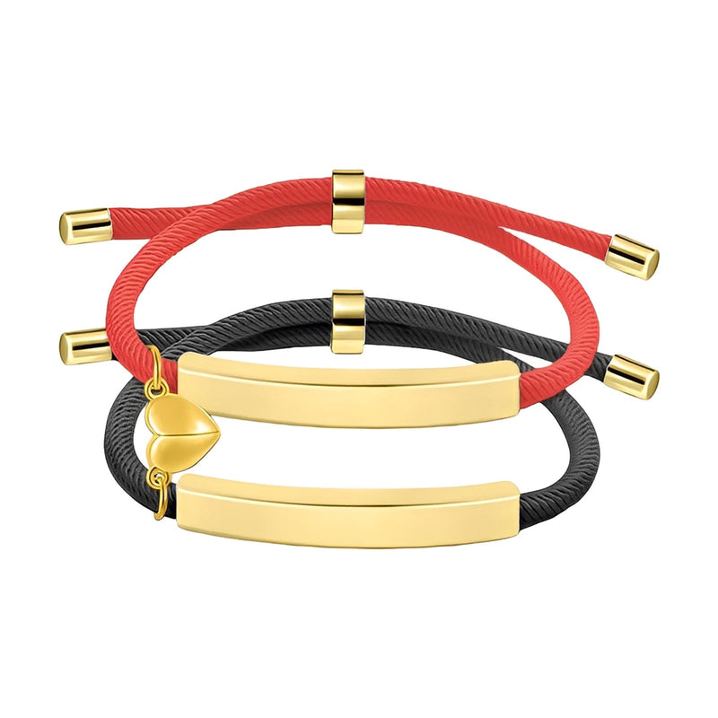 Bracelet couple corde rouge et noire avec plaques gravables en acier inoxydable doré et cœur aimanté doré.