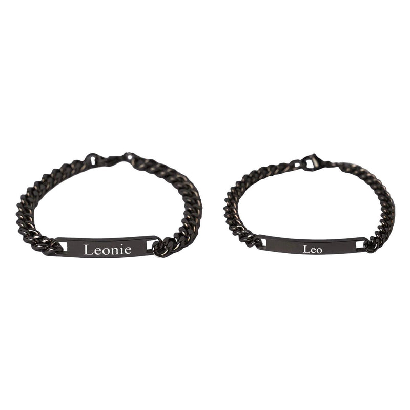 Bracelets gourmette couple en acier inoxydable noir avec plaques gravées des prénoms Léonie et Leo, style élégant et moderne.