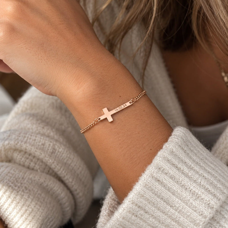 Bracelet croix gravable en acier inoxydable, chaîne fine ajustable, symbole personnel à porter chaque jour, modèle Shilore