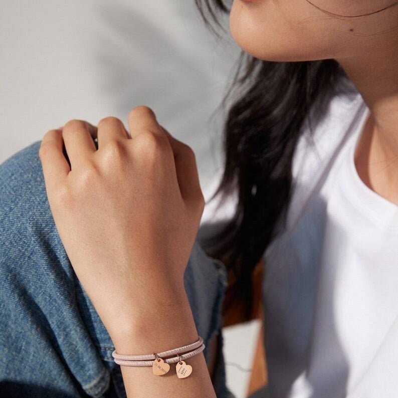 Personalisierbares Kordelarmband mit Herz-Charm aus Edelstahl, Modell Malove