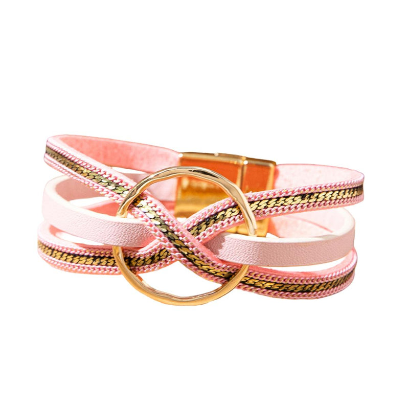 Bracelet cuir multi rangs, anneau central doré, fermoir magnétique, style bohème chic moderne, modèle Satia