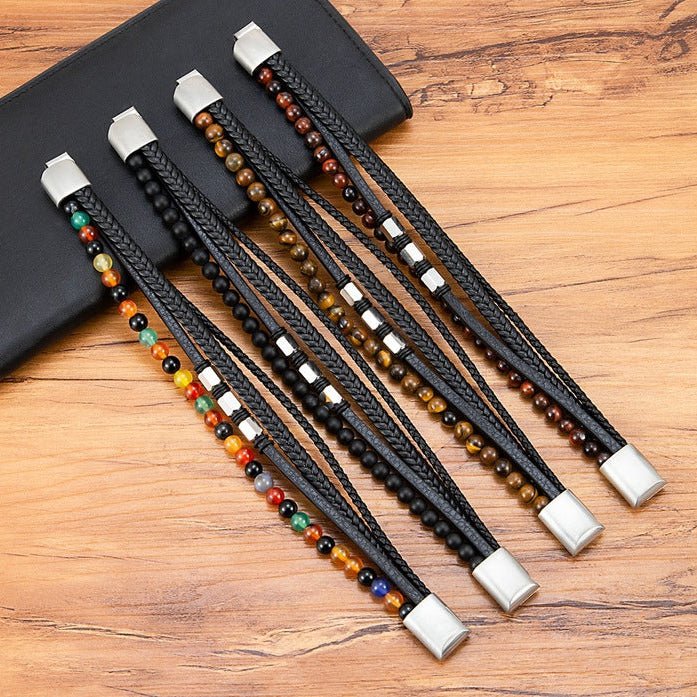 Gepersonaliseerde armband van zwart leer met meerdere lagen en natuurstenen kralen, magneetsluiting van roestvrij staal, moderne en uitgesproken stijl, model Bastio