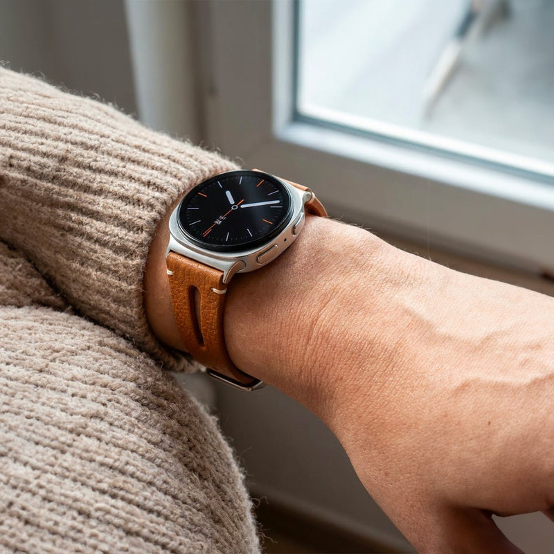 Bracelet en cuir souple marron clair avec boucle classique, adapté à Galaxy Watch 8 et Ultra 47mm, style moderne et.