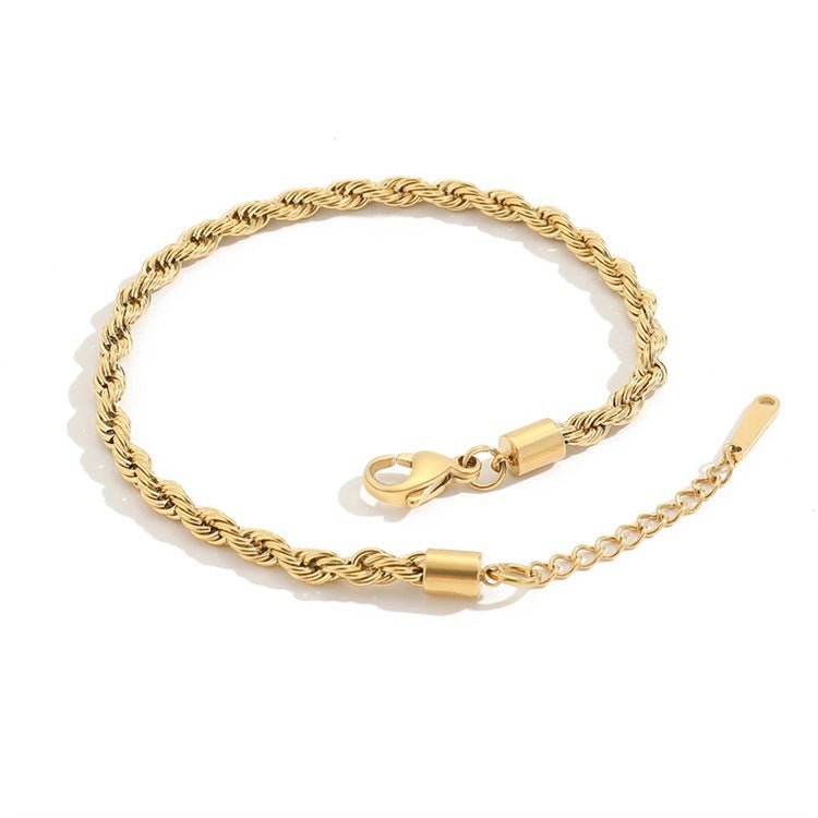 Bracelet de cheville en acier inoxydable doré avec maille torsadée fine et fermoir mousqueton.