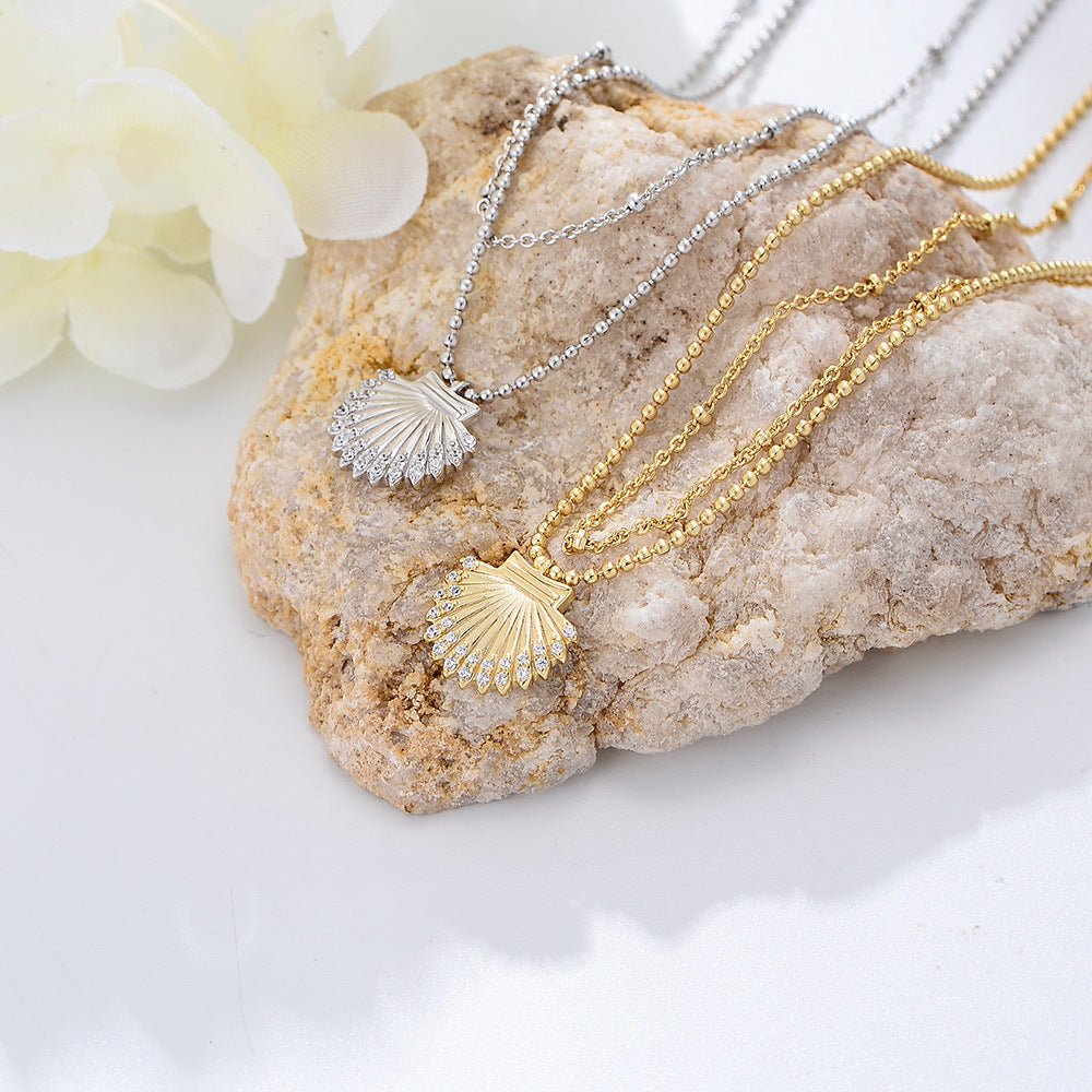 Bracelet de cheville en argent sterling avec pendentif coquillage délicat pour femme.