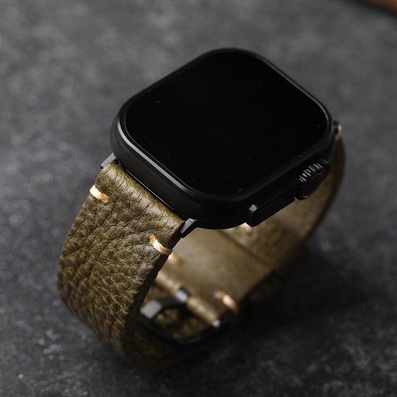 Βραχιόλι Apple Watch από γνήσιο δέρμα με υφή, σε απόχρωση ελιάς, με ατσάλινη αγκράφα, μοντέλο Gustave
