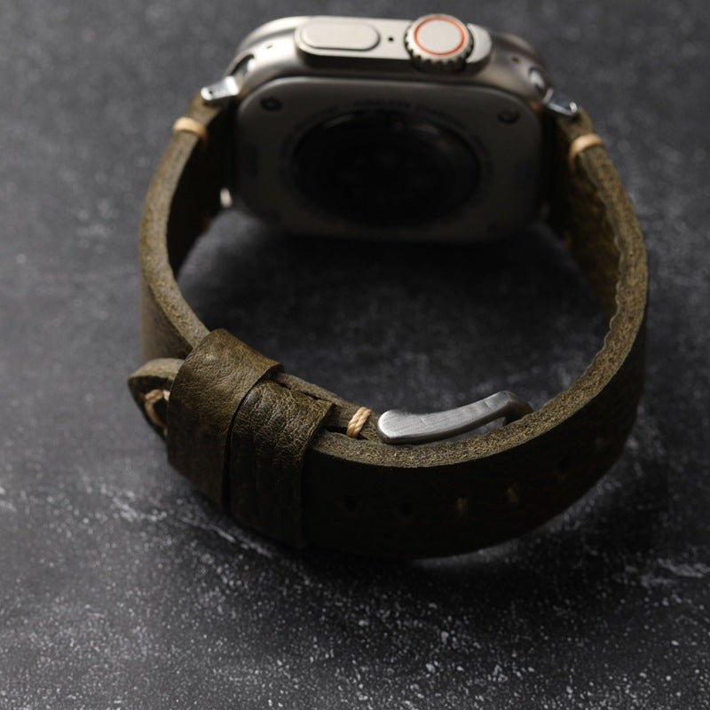 Βραχιόλι Apple Watch από γνήσιο δέρμα με υφή, σε απόχρωση ελιάς, με ατσάλινη αγκράφα, μοντέλο Gustave