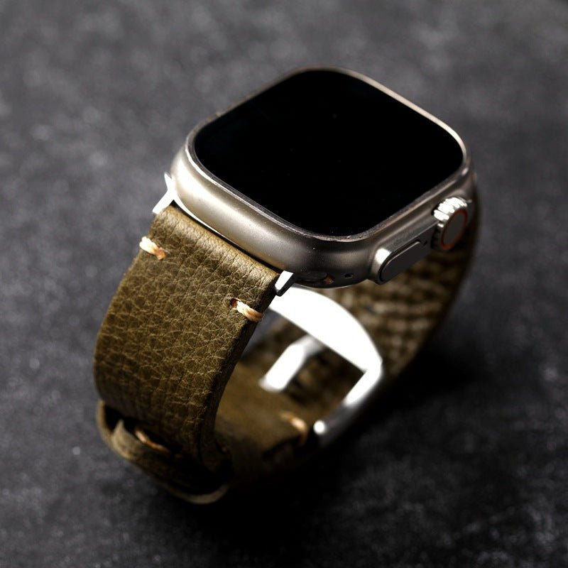 Βραχιόλι Apple Watch από γνήσιο δέρμα με υφή, σε απόχρωση ελιάς, με ατσάλινη αγκράφα, μοντέλο Gustave