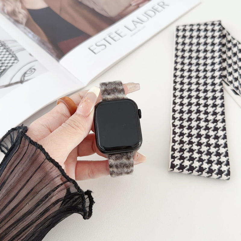 Bracelet Apple Watch en cuir et laine motif gris à carreaux doux, modèle Gryphan pour femme.