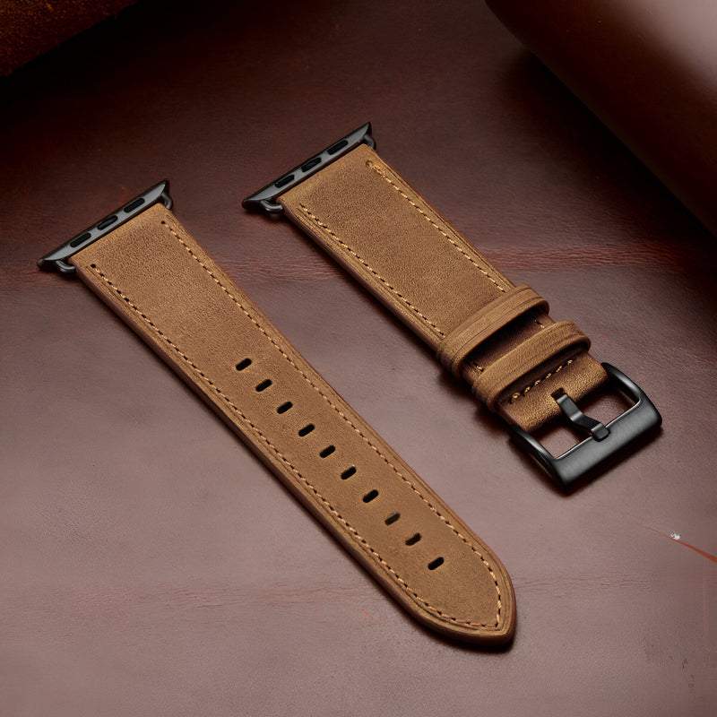 Bracelet Apple Watch en cuir marron cognac avec boucle noire, taille 38 à 42 mm.