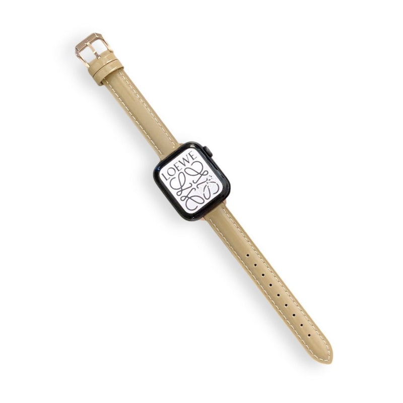 Bracelet en cuir beige pour Apple Watch taille 38 à 42 mm avec boucle argentée.