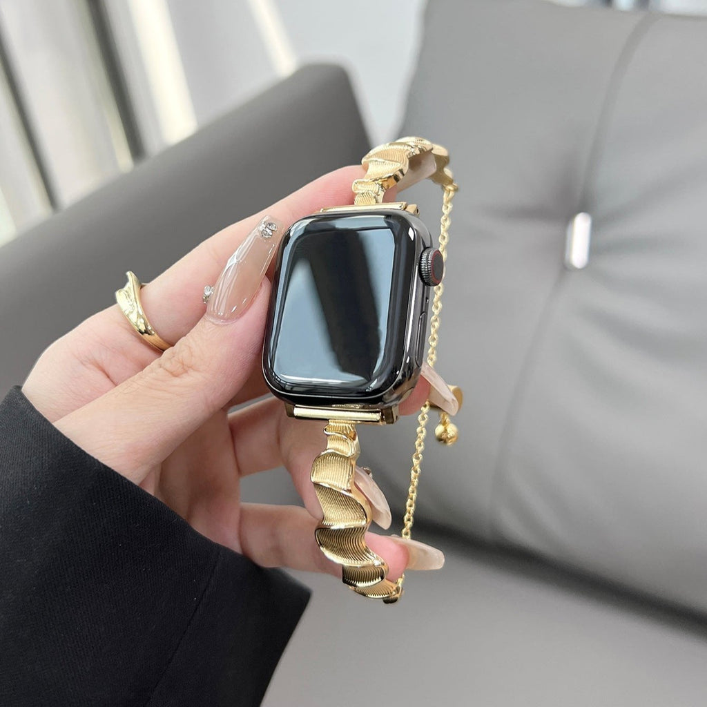 Bracelet Apple Watch femme or avec maillons torsadés et chaîne délicate, style Estela.