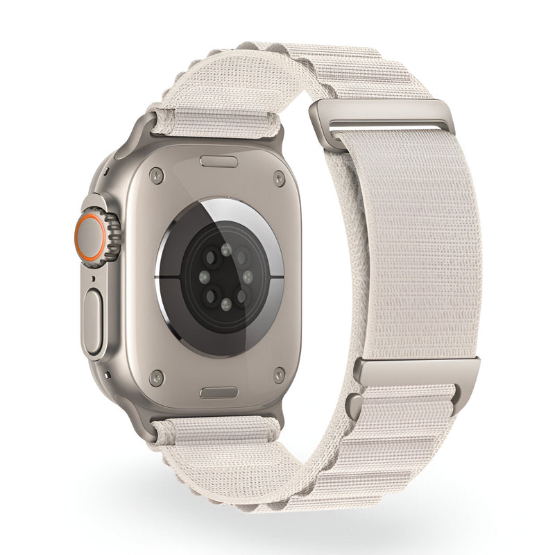 Bracelet Apple Watch en nylon beige à boucle alpine, ton neutre et tissage fin.