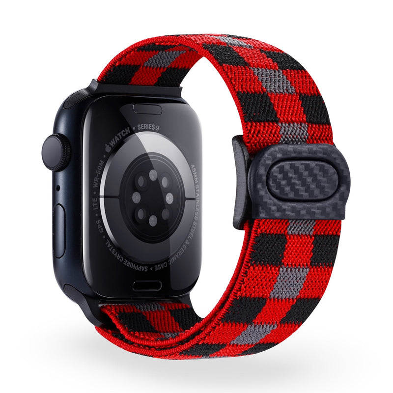 Bracelet Apple Watch en nylon rouge et noir à carreaux, boucle noire ajustable.