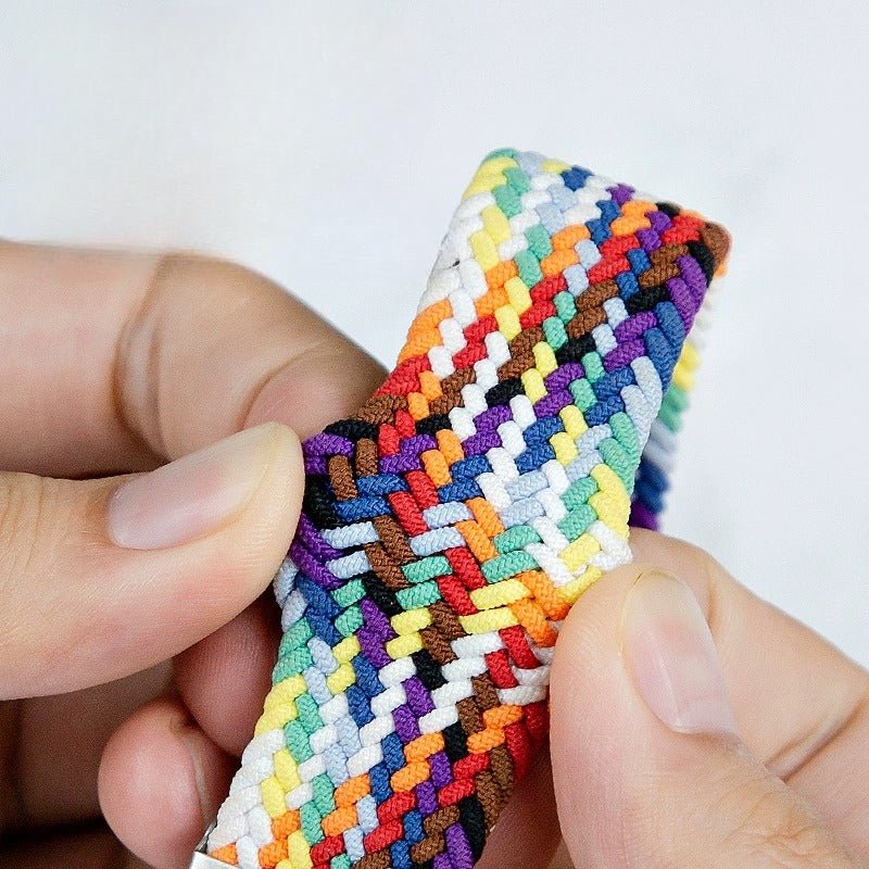 Bracelet Apple Watch en nylon tressé multicolore avec boucle tactique, style Nélo.