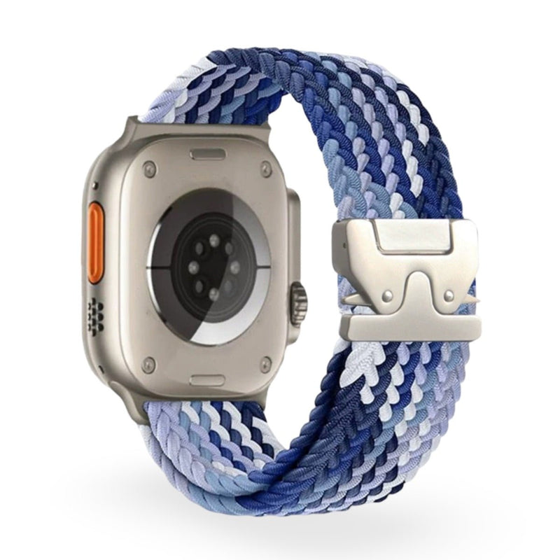 Bracelet Apple Watch en nylon tressé bleu et blanc avec boucle tactique argentée.