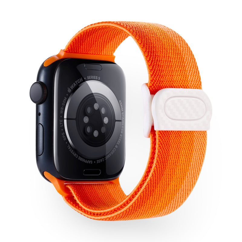 Bracelet Apple Watch en nylon dégradé orange, modèle Fenix, boucle blanche ajustable.