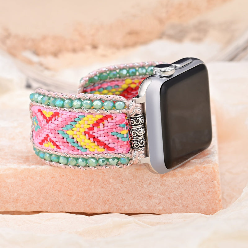 Bracelet nylon rose avec perles turquoise et détails en cristal pour Apple Watch femme.