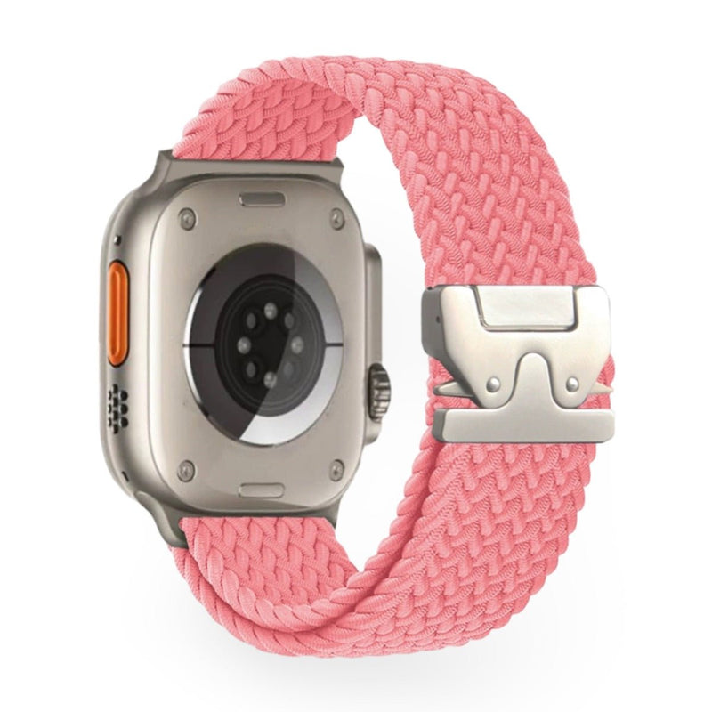 Bracelet Apple Watch en nylon tressé rose avec boucle tactique en métal argenté.