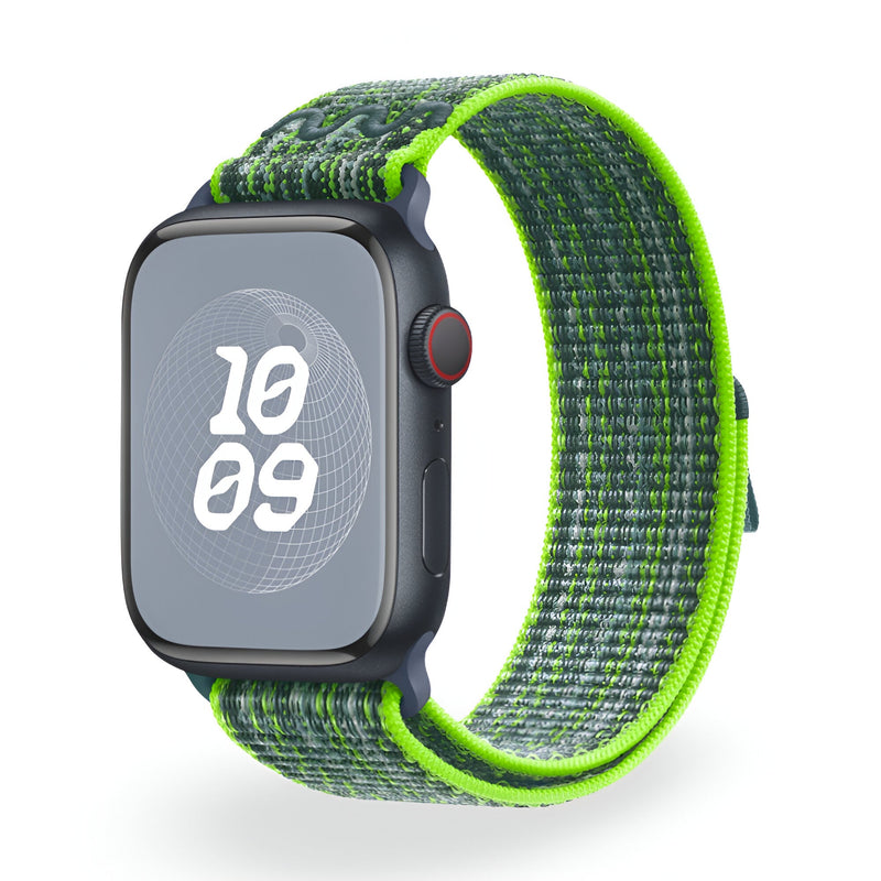 Bracelet Apple Watch en nylon vert foncé et gris avec bordure jaune fluo, modèle Marix, taille 38-42 mm.