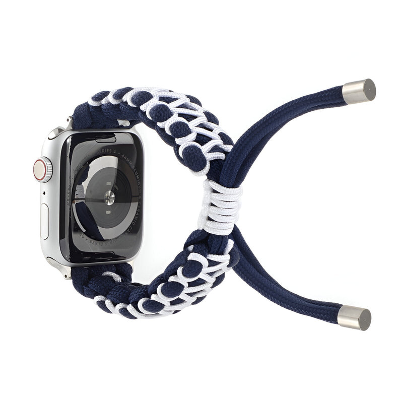 Bracelet Apple Watch en nylon bleu marine avec motifs blancs, style tressé ajustable.