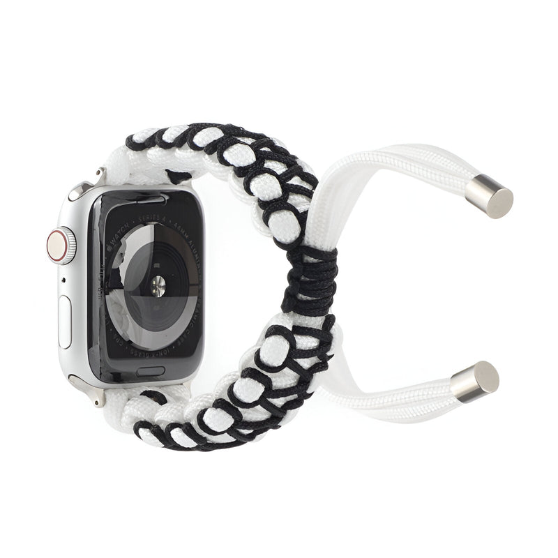 Bracelet en nylon blanc à motifs noirs pour Apple Watch avec fermoir tube métallique.