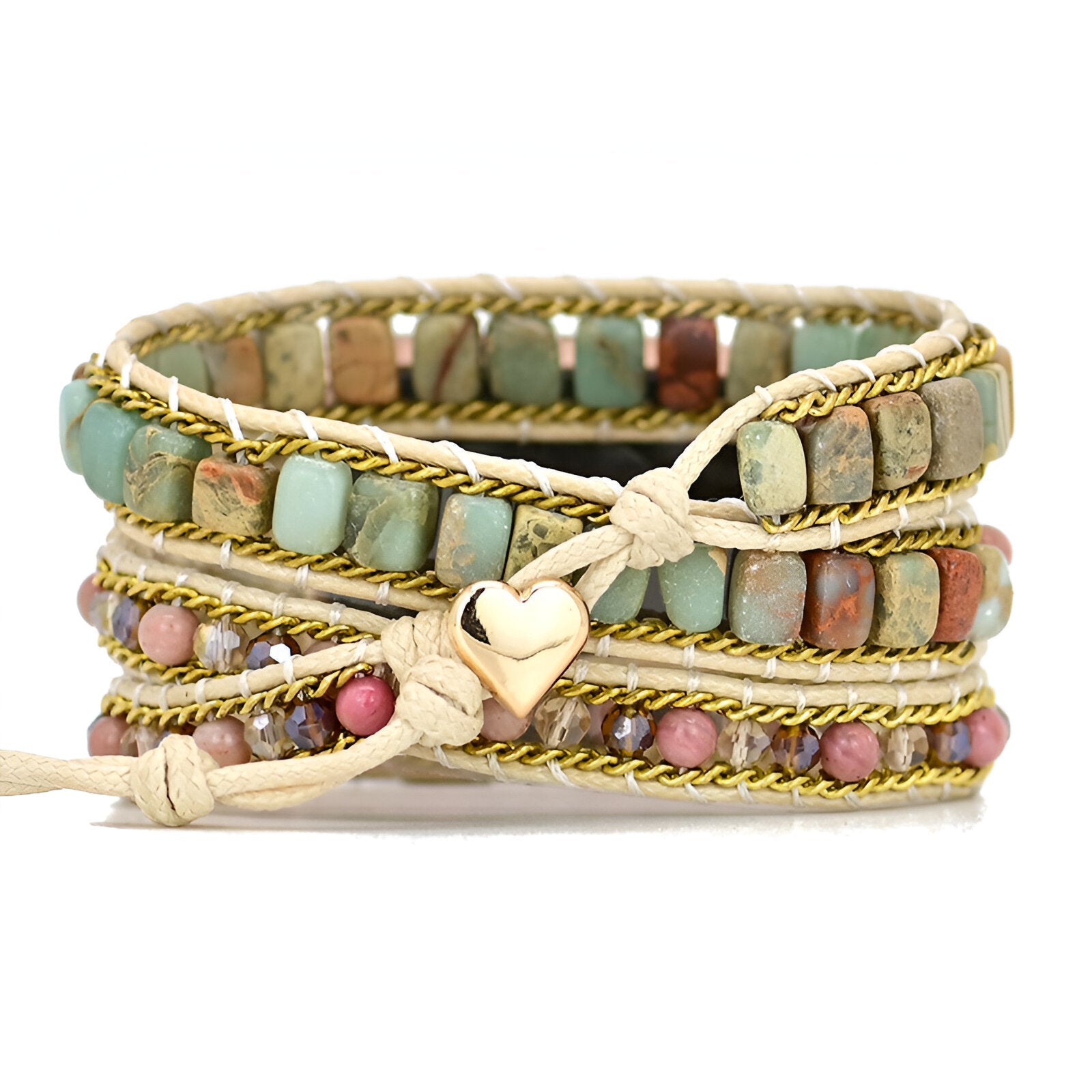 Bracelet Apple Watch femme en pierres naturelles multicolores avec fermoir cœur doré et lanière beige.