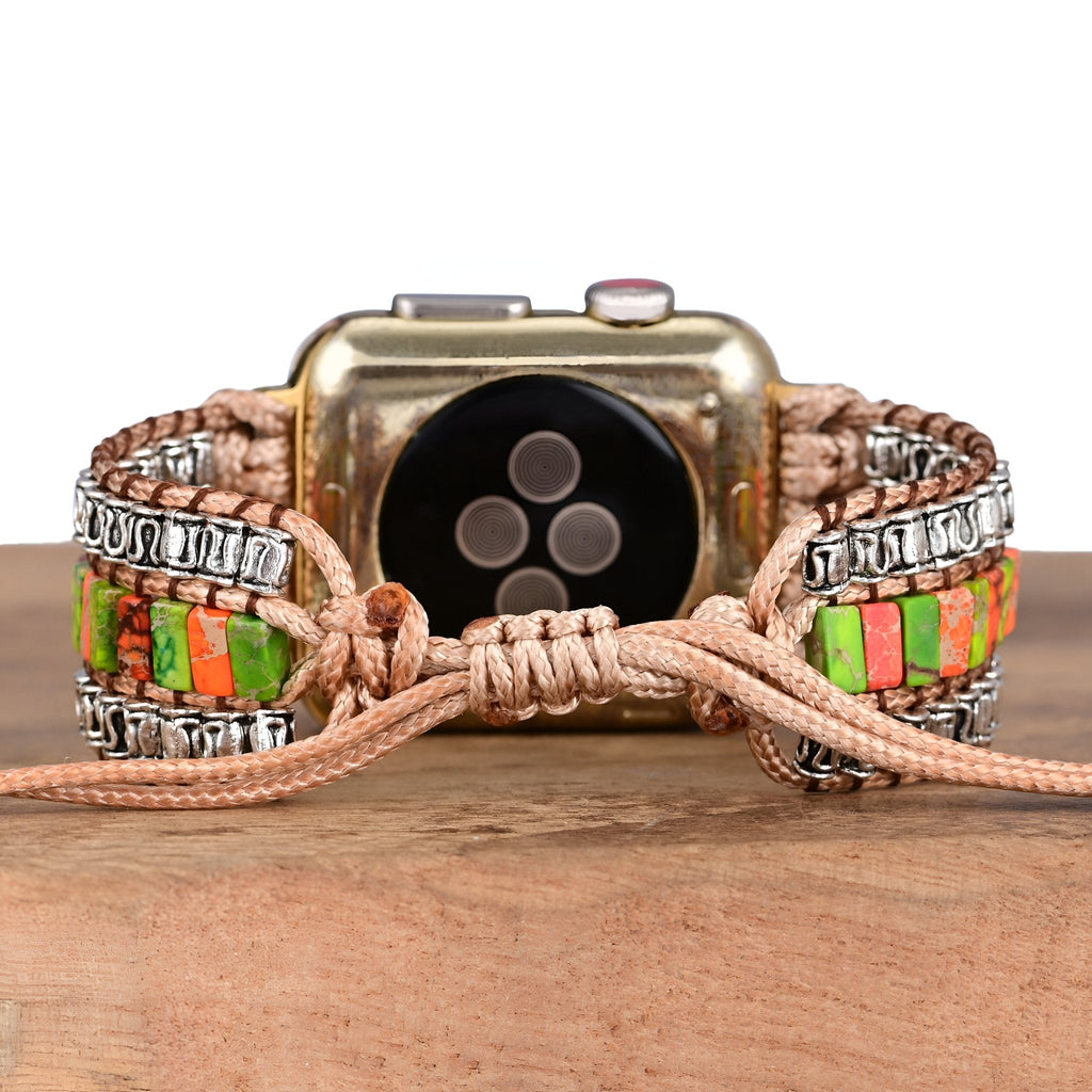Bracelet Apple Watch multicolore en pierres de jaspe, tressé avec fermoir noué, perles orange et vertes, détails argentés.